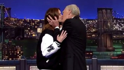 Dave Letterman Kisses Julia Roberts One Last Time