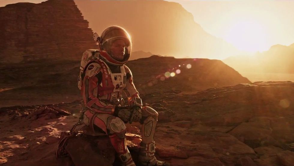 Matt Damon is an Excellent One-Man Show in Ridley Scott’s Crowd-Pleasing THE MARTIAN