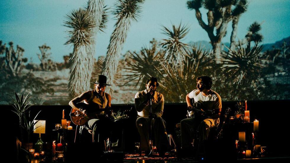 "Elegantly Wasted" - Hermanos Gutiérrez x Leon Bridges